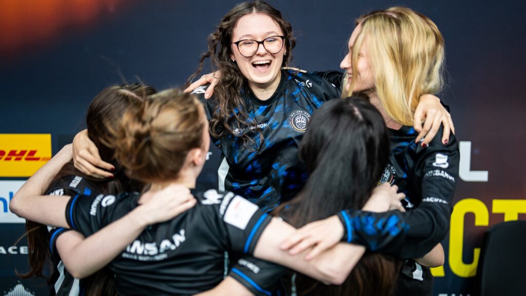 BIG Equipa celebrating ESL Impact win