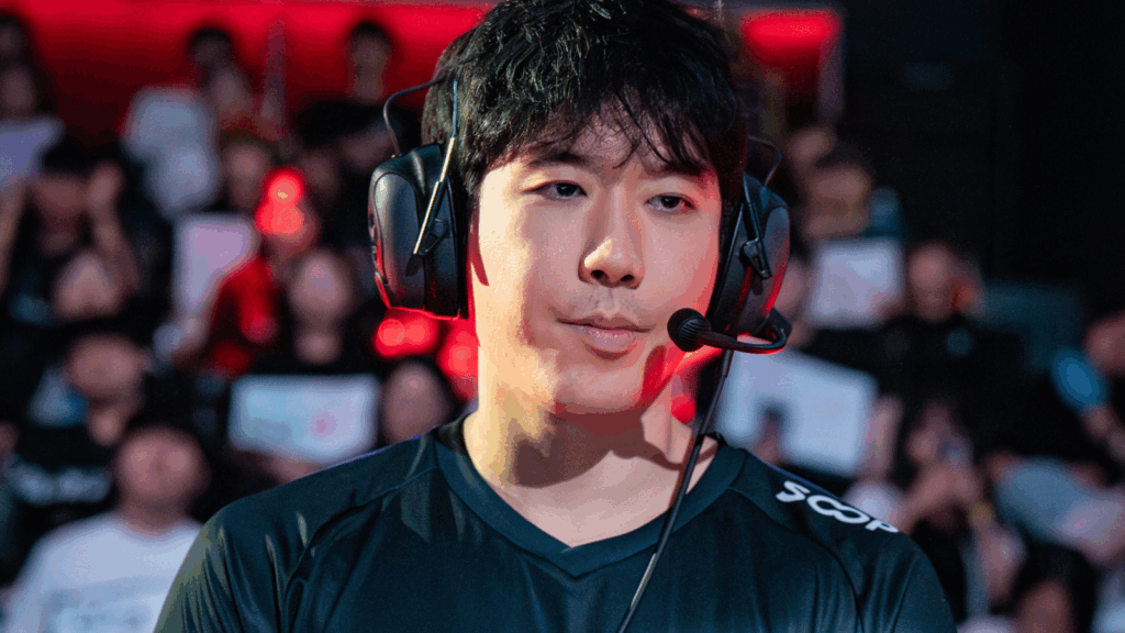 cvmax coaching at professional League of Legends tournament