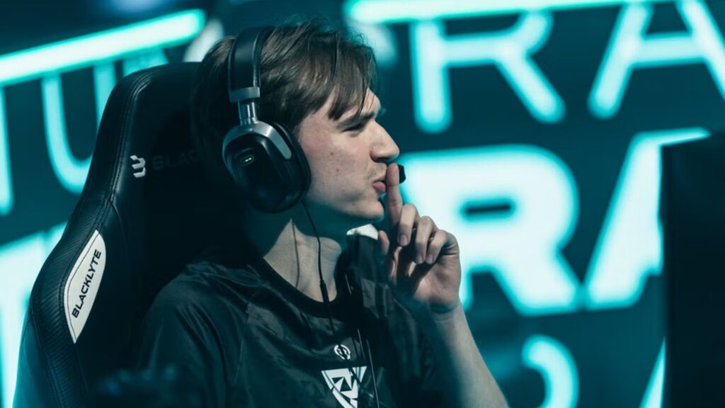 Tundra player doing shush 