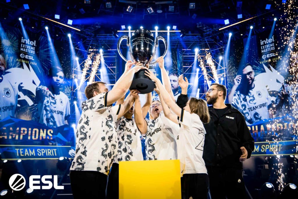 CS2 IEM champions lifting the Intel Extreme Masters trophy on stage