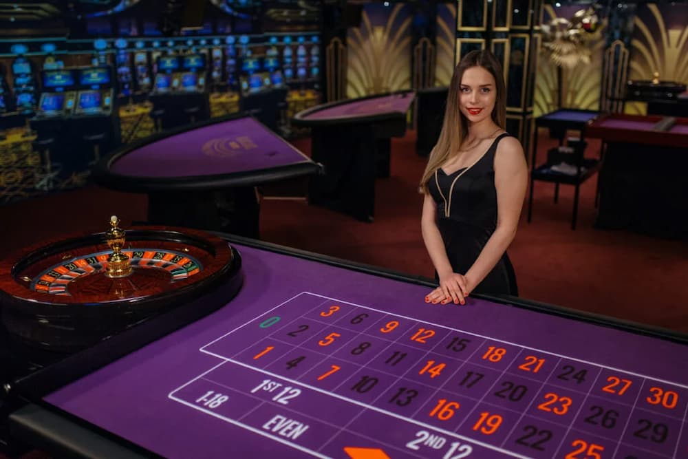 Chơi Live Roulette cùng các dealer xinh đẹp