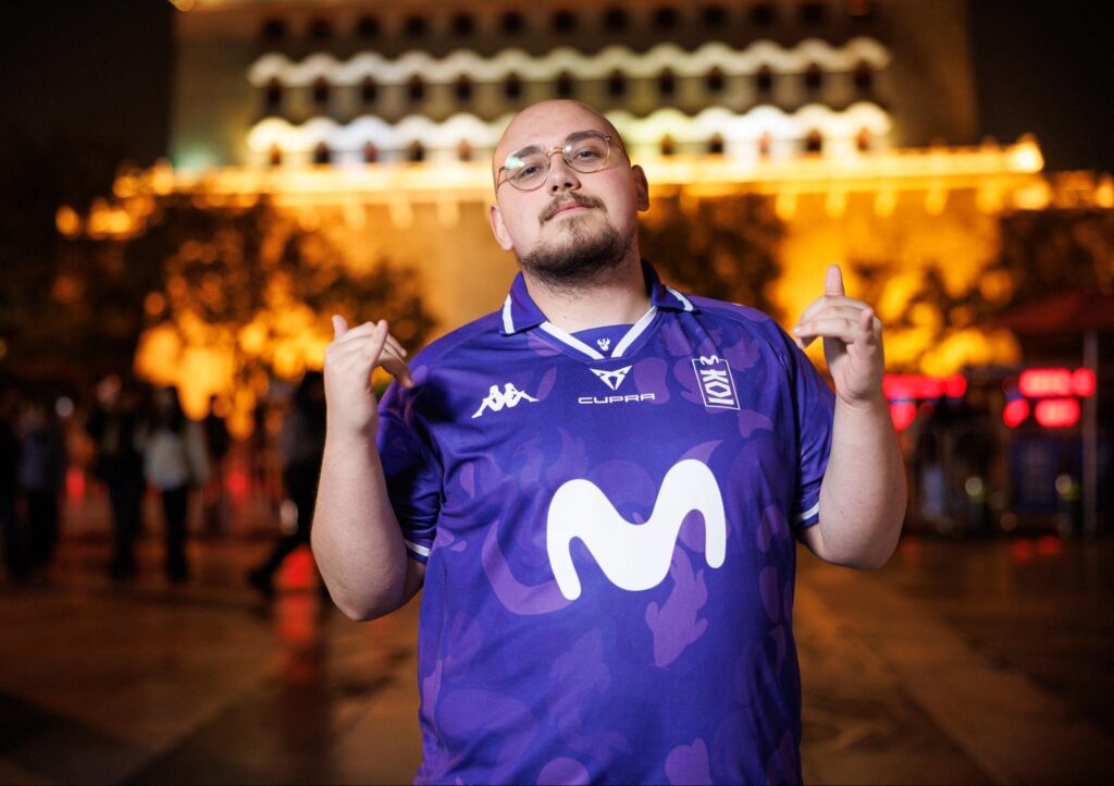 MKOI’s Myrwn posing in his team jersey