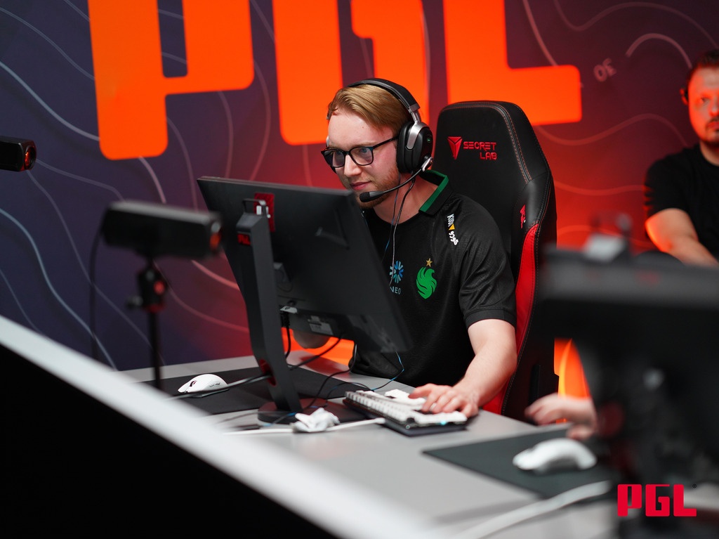 teses playing for falcons at pgl lan event