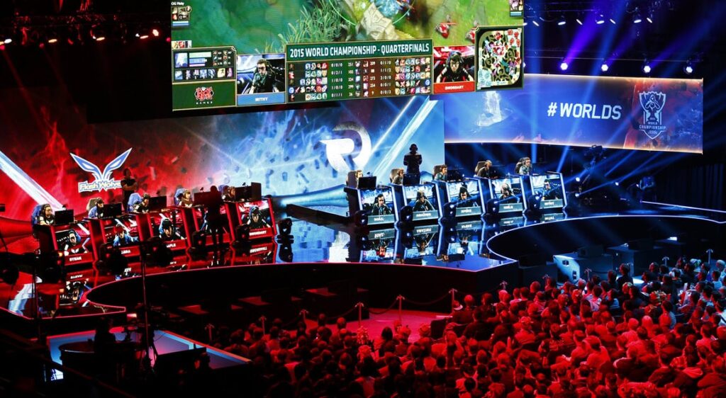 LoL Worlds crowd and stage in London