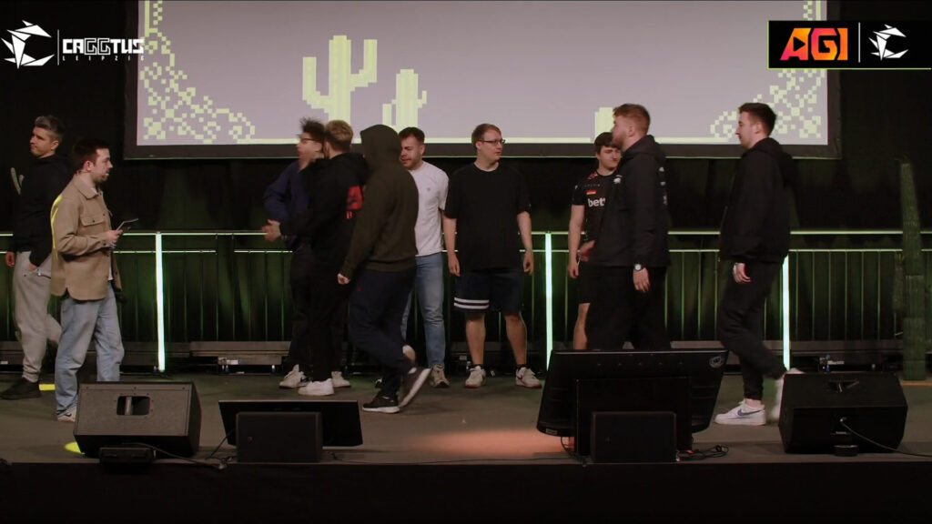 MAUschine punches CS2